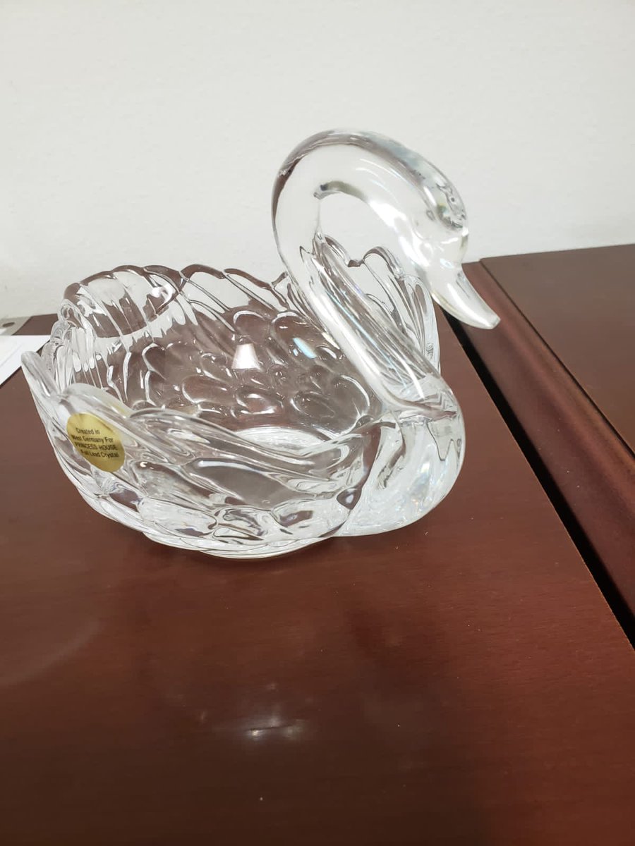 AuctionUpland's tweet photo. 💥💥We have Beautiful glass animals clear &amp; frosted figurine to buy , call or text at
909 456 5859
For more Vintage Items just join us https://t.co/oyybgbE5y0  
#uplandauction #Glasses #frostedglass #Collectibles #CollectorsHelpingCollectors #clearglass #crystalglass #Liveauction https://t.co/FeDPqJnuHe