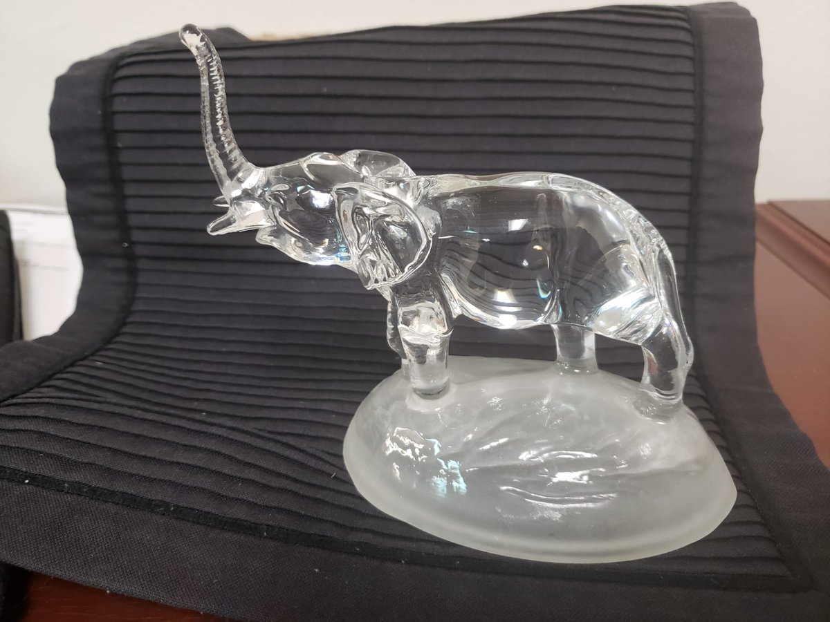 AuctionUpland's tweet photo. 💥💥We have Beautiful glass animals clear &amp; frosted figurine to buy , call or text at
909 456 5859
For more Vintage Items just join us https://t.co/oyybgbE5y0  
#uplandauction #Glasses #frostedglass #Collectibles #CollectorsHelpingCollectors #clearglass #crystalglass #Liveauction https://t.co/FeDPqJnuHe
