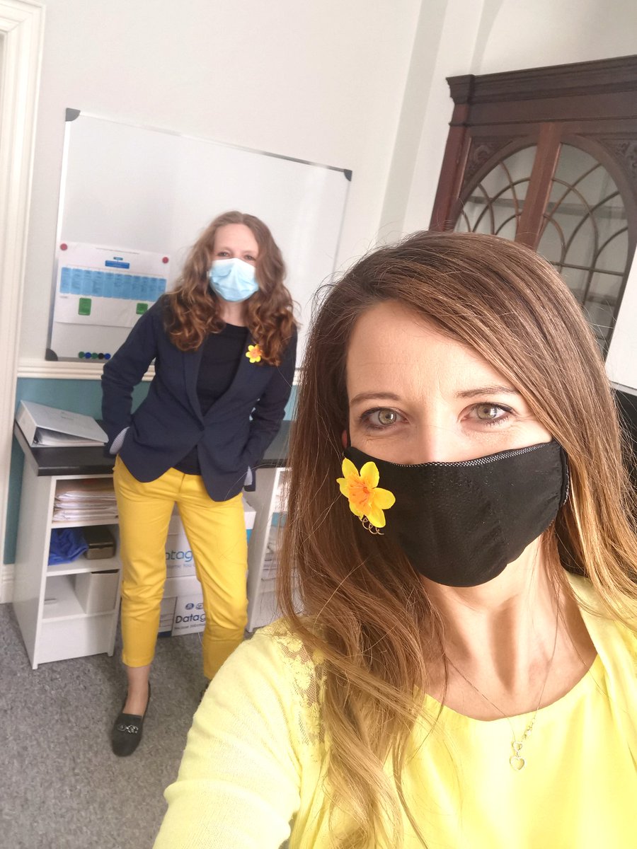 debbie_WoodK's tweet photo. Proud to have helped raise awareness of @IrishCancerSoc #DaffodilDay yesterday across @UPMCinIreland hospitals. Bravo to the @RTELateLateShow for their part in uniting the nation behind #DaffodilDay2021 fundraising efforts 👏💛 https://t.co/xHo0Xwg4v8