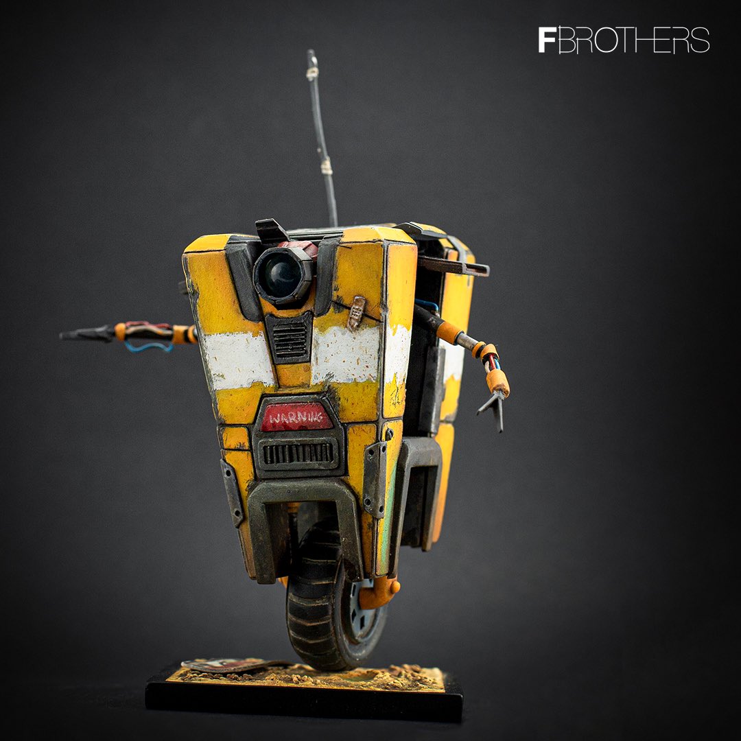 Fbrothersdesign's tweet photo. Claptrap model - scratch build. Character from @Borderlands video game https://t.co/27DmPT05iv https://t.co/iJfaw2cWCP