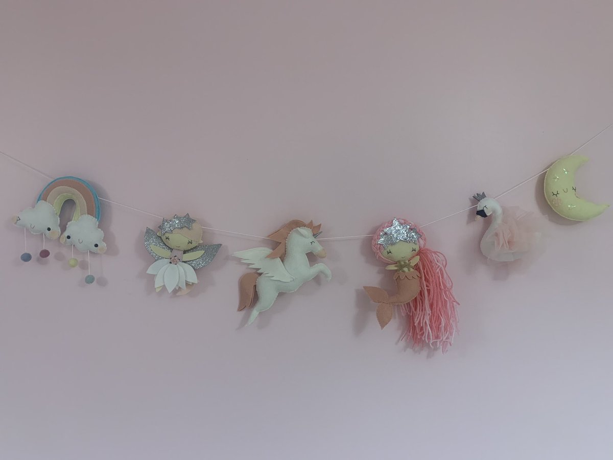 njrchfoundation's tweet photo. We wanted to say thank a lovely lady called Nova who runs a shop on @Etsy called ‘NiNuBo’ for pulling out of the stops to make sure Nicole got this gorgeous handmade garland in time for her birthday (1stMarch!)💗We adore it!Thank you @lizrich21 🧜‍♀️🦄🌈⛅️ #handmade #hopeforbattens https://t.co/aEbq8bvfGQ