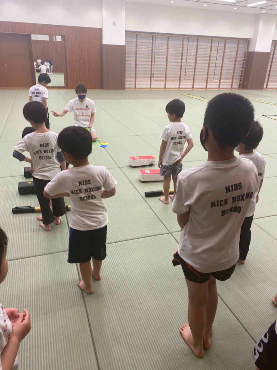 港区キッズキックボクシング On Twitter 幼児の部は ジャンプトレーニングを入れ みんな汗だくになりながら頑張っていました 小学生の部は 基本の型を意識してから 実戦テクニック練習に入りました キックボクシング キッズ 子供向け習い事 港区 三田