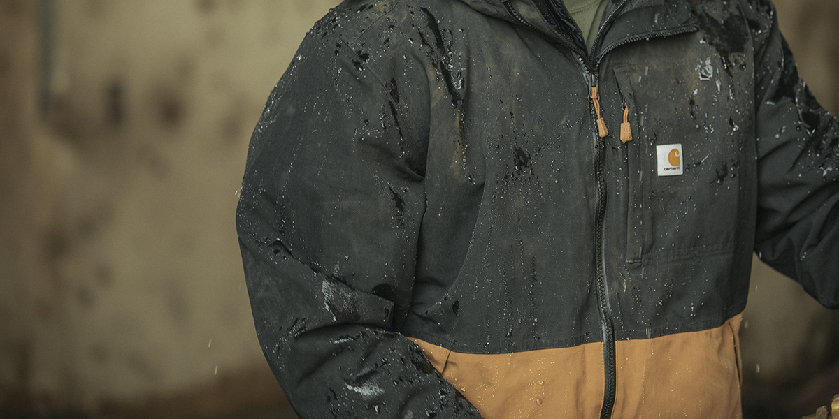 Carhartt's tweet photo. #Carhartt #StormDefender keeps steady rain out while allowing sweat to escape through breathable membranes, so you can rest assured our gear will keep working long after you punch the clock: https://t.co/MOikodE3Rn https://t.co/juX2bmw29j