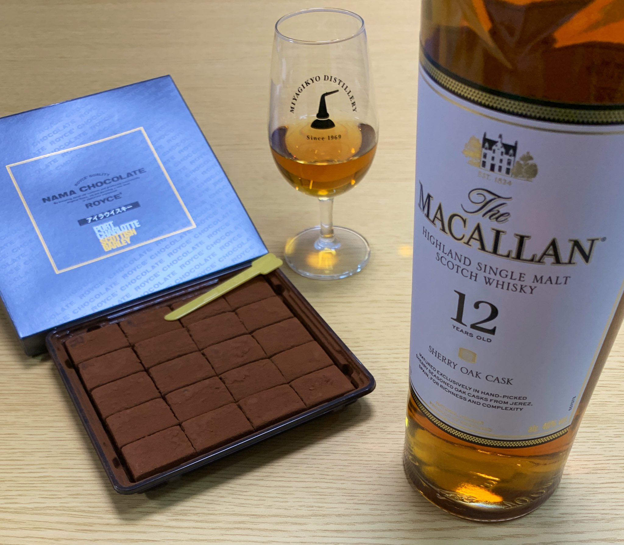 Matsuo0 今日の晩酌 お酒 マッカラン12年シェリーカスク 甘味 ロイズ生チョコレート アイラウイスキー 宮城県大崎市の あ ら 伊達な道の駅 でロイズのチョコが購入できるのですが ポートシャーロットが使用された生チョコを入手 アルコールは Matsuo0 今日の晩酌 お酒 マッカラン12年シェリーカスク 甘味 ロイズ生チョコレート アイラウイスキー 宮城県大崎市の あ ら 伊達な道の駅 でロイズのチョコが購入できるのですが ポートシャーロットが使用された生チョコを入手 アルコールは