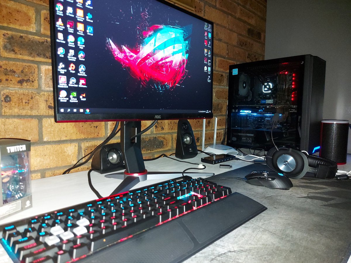 Oeffie_07's tweet photo. What would you rate my setup? https://t.co/PMmc6kICSB