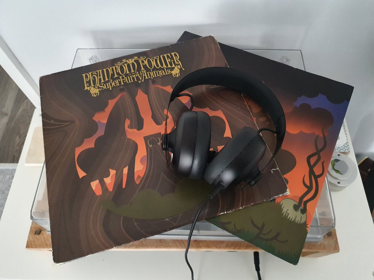 SwnPod's tweet photo. @superfurry - Phantom Power

Nefoedd ar blastic 12 modfedd ❤

#superfurryanimals #sfa #SFAOK #vinyl #vinylrecords #podcast #swnpodcast https://t.co/WbxMMOWAZS
