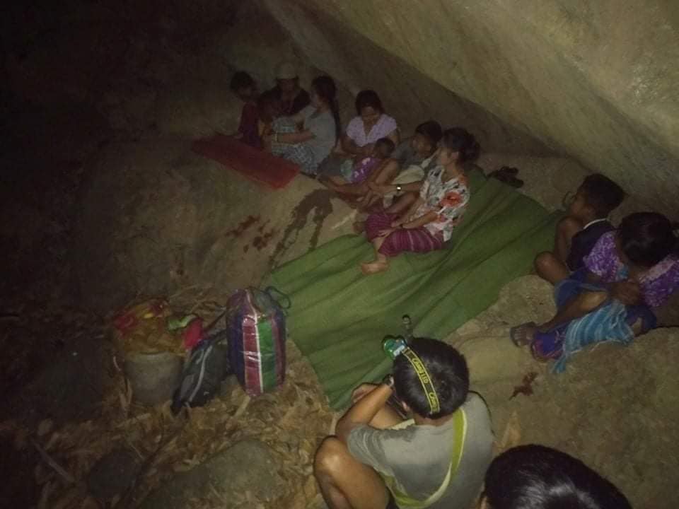 poppymcp's tweet photo. “They bombed the area... The villagers from that area said two dead and two injured."

#Myanmar's army launched air strikes tonight on an ethnic Karen area held by Brigade 5 of Karen National Union. First such assault in years.

#WhatIsHappeningInMyanmar

https://t.co/j5sidgKsUX https://t.co/NgcQmqP2I6