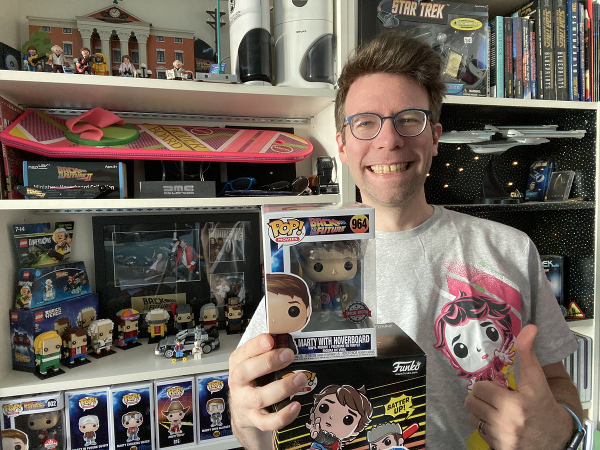 Thomie_ch's tweet photo. Thank you very much @BTTFCAR for the wonderful Funko Pop set I won! I love it! It‘s the one that was missing from my collection (and the glow in the dark ones). The t-shirt fits perfectly! #HappyWinner #BTTF #BTTFCar #FunkoPop #BacktotheFuture #ThomietotheFuture https://t.co/CmRkMJ8j3Y