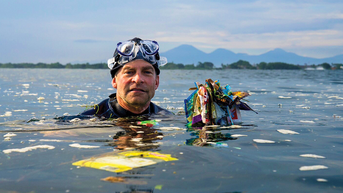 HFiskJohnson's tweet photo. Each year nearly 8 mil. metric tons of plastic waste enters the ocean. Working w/ NGOs, govt &amp; others, @SCJohnson teams are helping to achieve long-term solutions. Our partnership w/ @PlasticBank is also helping incorporate even more PCR plastic into our packaging. #BetterWorld https://t.co/yhQZTtrdJM