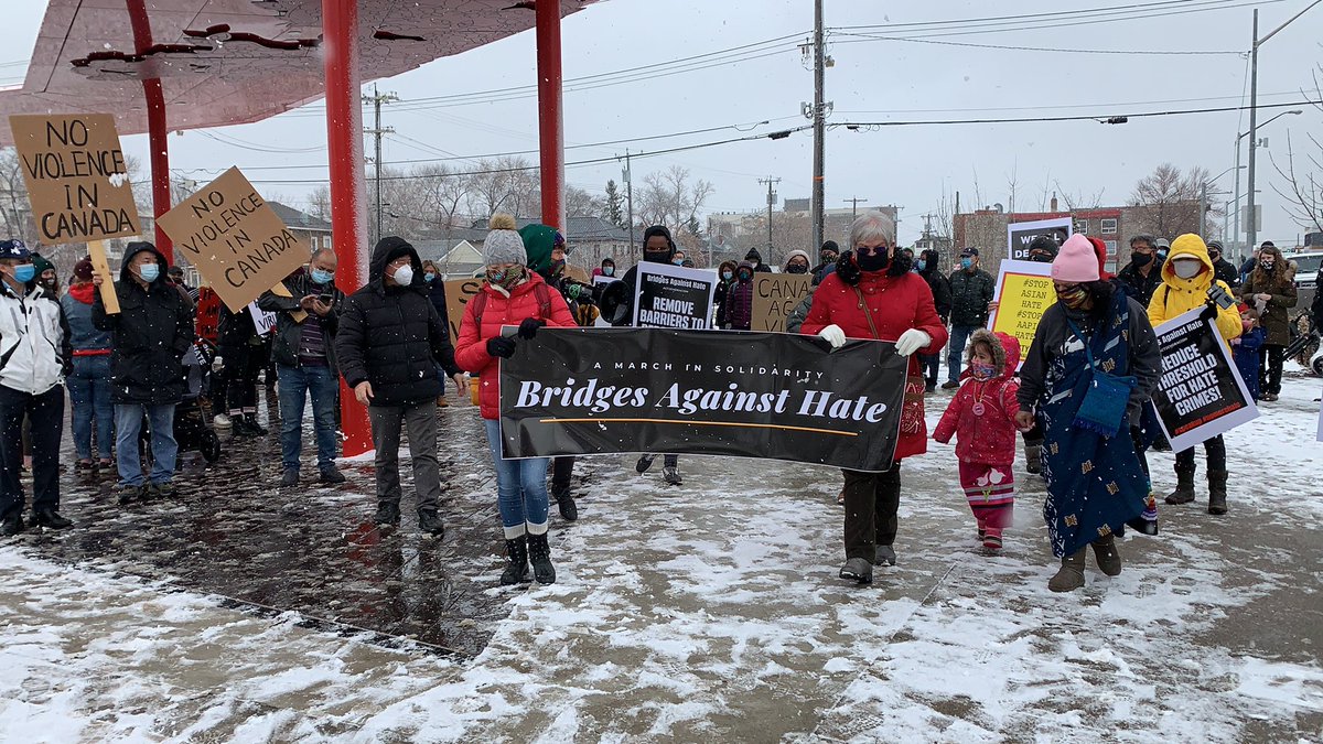 apaulagetics's tweet photo. Bridges Against Hate. #stopasianhate #speakup #NoMoreHate #yeg #yegdt #edmonton #yegactivist #photojournalism #protest #protestsigns https://t.co/7k0n7Qs2UO