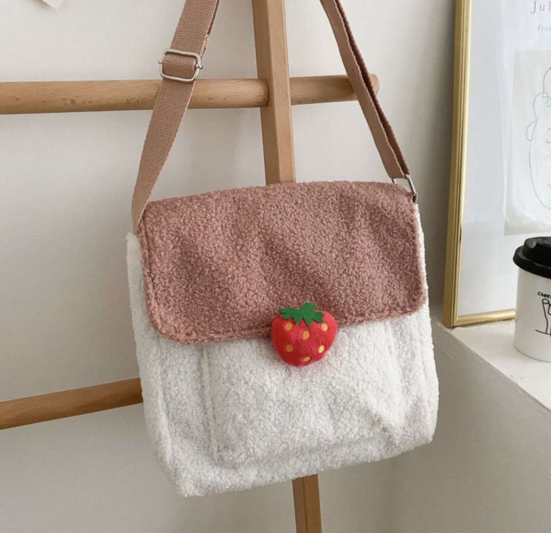COTTAGlEST's tweet photo. strawberry crossbody bags https://t.co/pH5PB9UhrU
