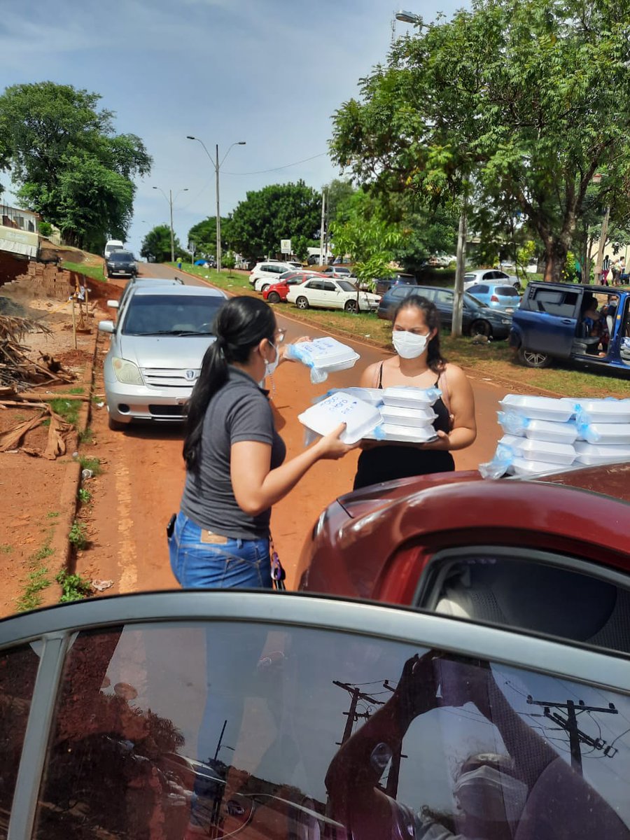 Nos tomamos la mañana de ofrecer una pequeña ayuda al hospital regional de ciudad del este, con iniciativa de mamá. Mucha gente necesita ayuda y cualquier aporte es importante. 💪🏻✨💖