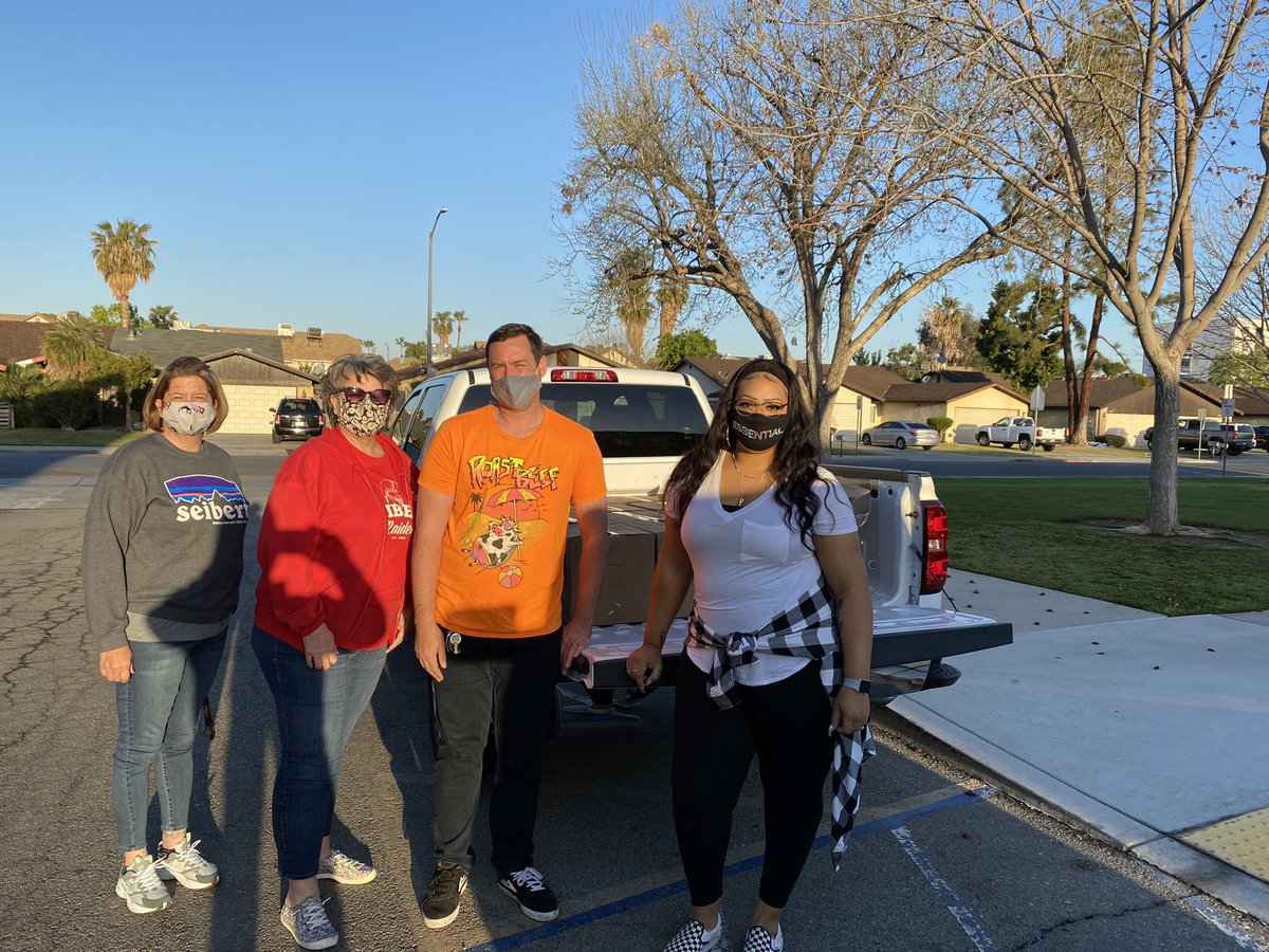 Adam_Straw5's tweet photo. Seibert staff delivering meal boxes to Raider families this morning. So thankful to be part of the @SeibertRaiders @PBVUSD community. #WeArePbV https://t.co/6K3u2sqPnm