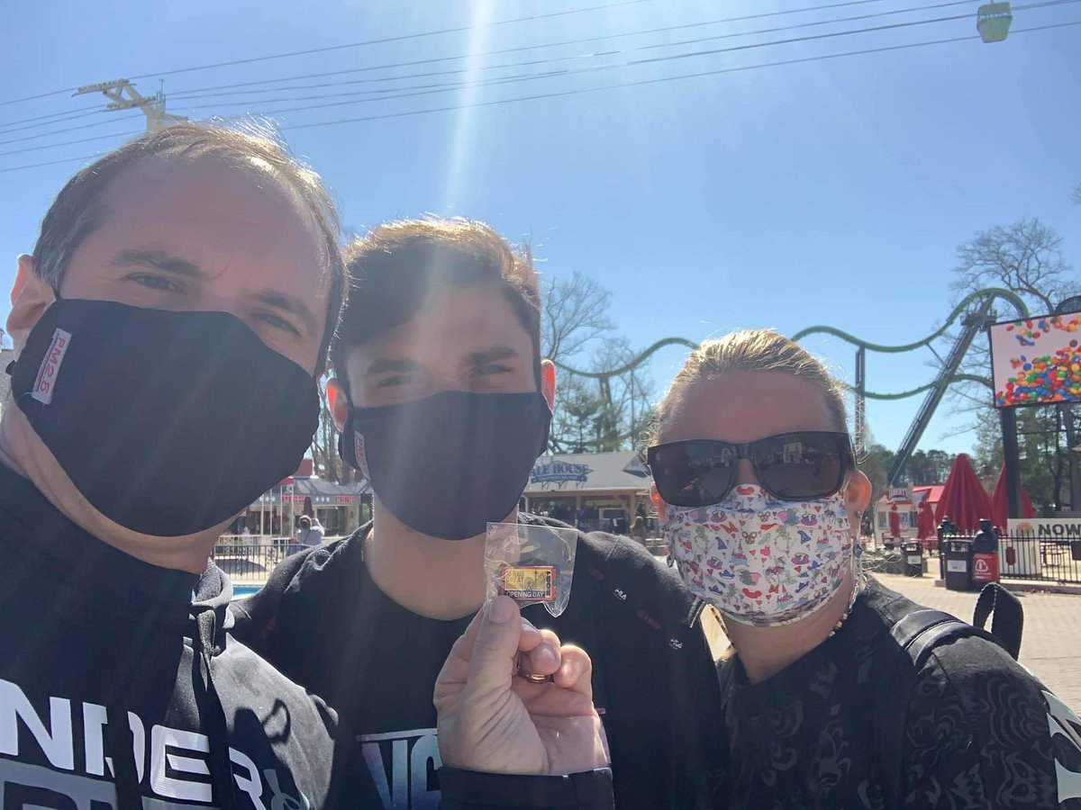 DisneyMom2319's tweet photo. OPENING DAY !! @SFGrAdventure #SpringBreak #PinDay https://t.co/AglCYt9ty5