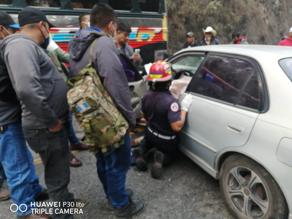 corderoquiche's tweet photo. Vehículo colisiona con bus extra urbano en Km 150 Sepelá,Chichicastenango, Quiché, el CBM Departamentales reporta cuatro personas heridas. https://t.co/9VSpIpd2b5
