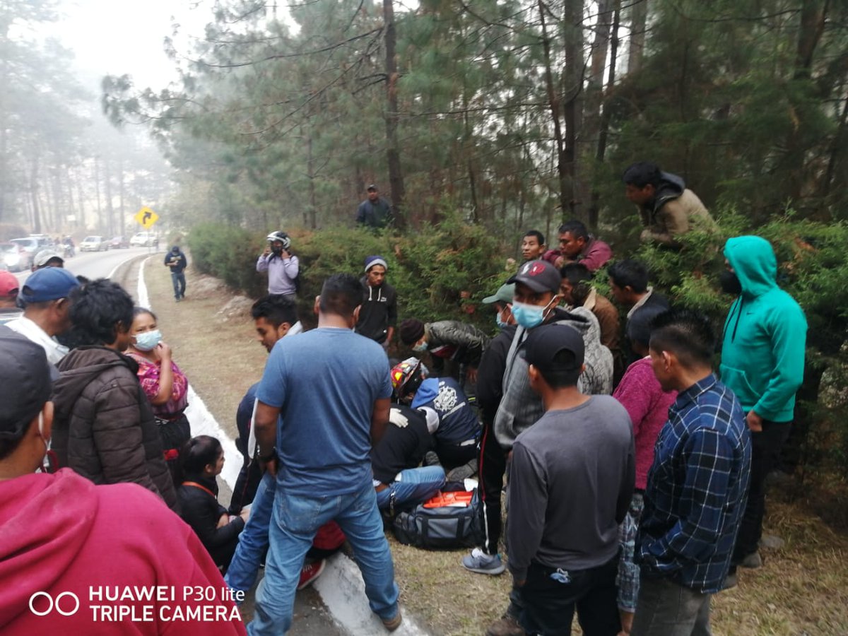 corderoquiche's tweet photo. Vehículo colisiona con bus extra urbano en Km 150 Sepelá,Chichicastenango, Quiché, el CBM Departamentales reporta cuatro personas heridas. https://t.co/9VSpIpd2b5