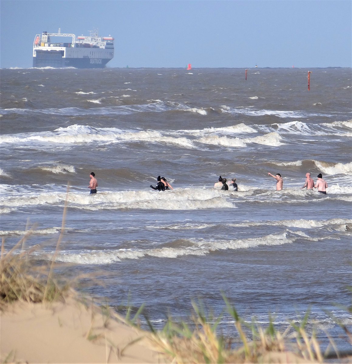 faerder46's tweet photo. The Cold Weather Community taking an inspirational dip at Crosby Beach this morning . They aim to support mental well being through cold water @OwainWynEvans @BBCNWT @bbcmerseyside @CrosbyBeachFOG #coldwatercommunity #swim #cold https://t.co/va4MOQu7I5