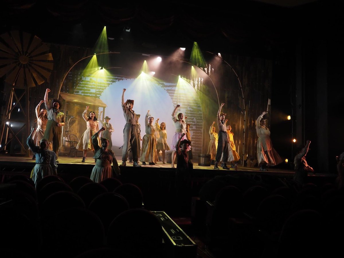 LIVE THEATRE IS BACK!
Watch Musical Theatre Triple Threat TOUR Company's production of OKLAHOMA! on Live Stream on SUNDAY 28 MARCH at 2.30pm, 7.30pm (British Summer Time) and 8.00pm ET (US Eastern Standard Time). 
BUY TICKETS HERE: alexandratheatre.co.uk/event/oklahoma/