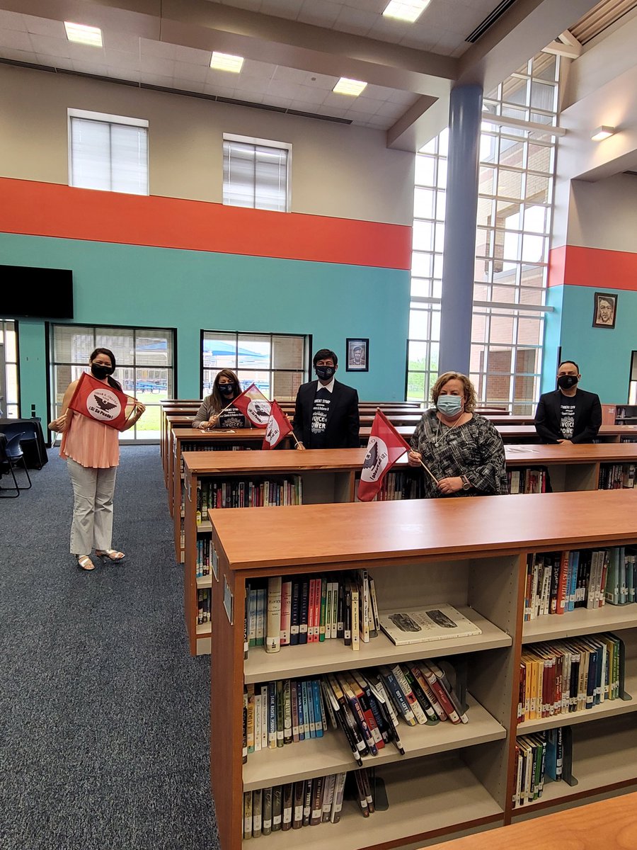 Excited to see our leadership support the very first <a href="/HoustonISD/">Houston ISD</a> Chavez-Huerta Student Symposium. Press Conference will be starting soon #thepowerofyourvoice #SiSePuede @HISD_Academics <a href="/HISD_ElemMath/">Houston ISD Elementary Math</a> <a href="/ChavezHS_HISD/">César E. Chavez High School</a> @Northwest_HISD @Ponce_East