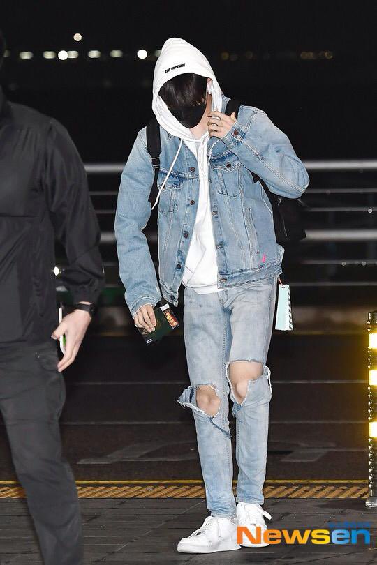 mamabongshik's tweet photo. ❏ day 5 ☄︎

– favorite outfit of Jeno?

ᝰ most of the jeno outfits that i like are when he uses a casual outfit, such as a black leather jacket or jeans jacket or hoodie or a suit too!!

#JENO #제노 #NCTDREAM 
#30Days_Jeno_Challenge 
#30일_제노_첼린지 
@NCTsmtown_DREAM https://t.co/3FGlNMCzbk
