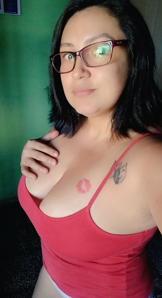 LaPerversa1980's tweet photo. Pa donde ?
Pues a ordenar la vitrina de la tiendita 🤣 https://t.co/fUvMdKiPoM
