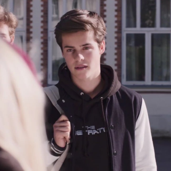 pesquisa comprova que 50% dos fãs de SKAM começaram a assistir a série por causa dos gays e os outros 50% por causa do hétero vagabundo