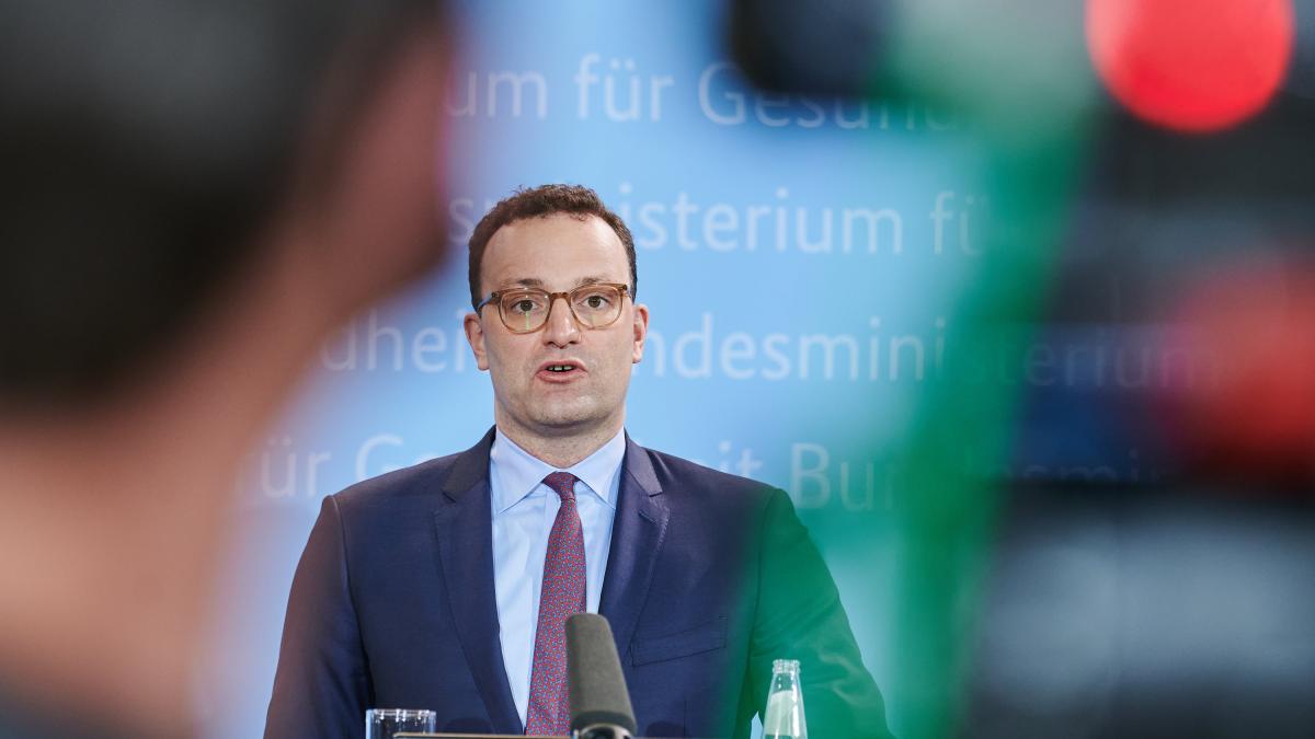 welt's tweet photo. Spahn spricht sich für „zehn, 14 Tage richtiges Runterfahren“ aus https://t.co/K9BJACSBjd https://t.co/rQJoH87hLE