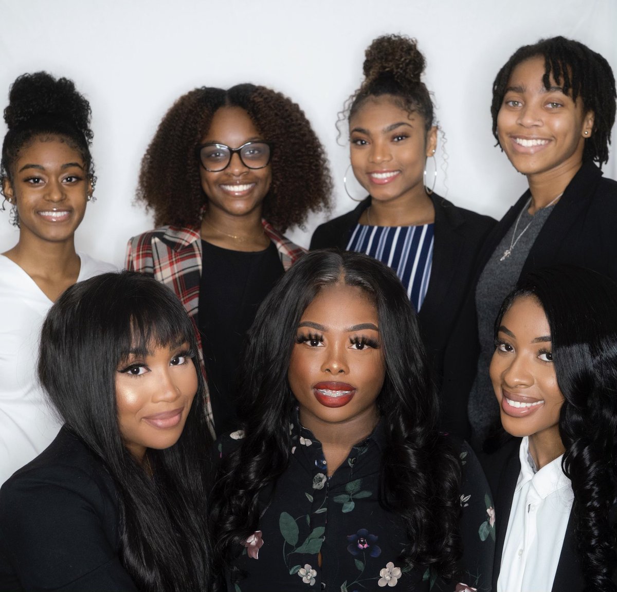 S2S_UM's tweet photo. Hey everyone! We’re finally ready to formally introduce you all to the ones working behind the scenes this year to bring you all great programming, our amazing Eboard! 💜

📸: @zahrari_ https://t.co/vuKr4Qya92