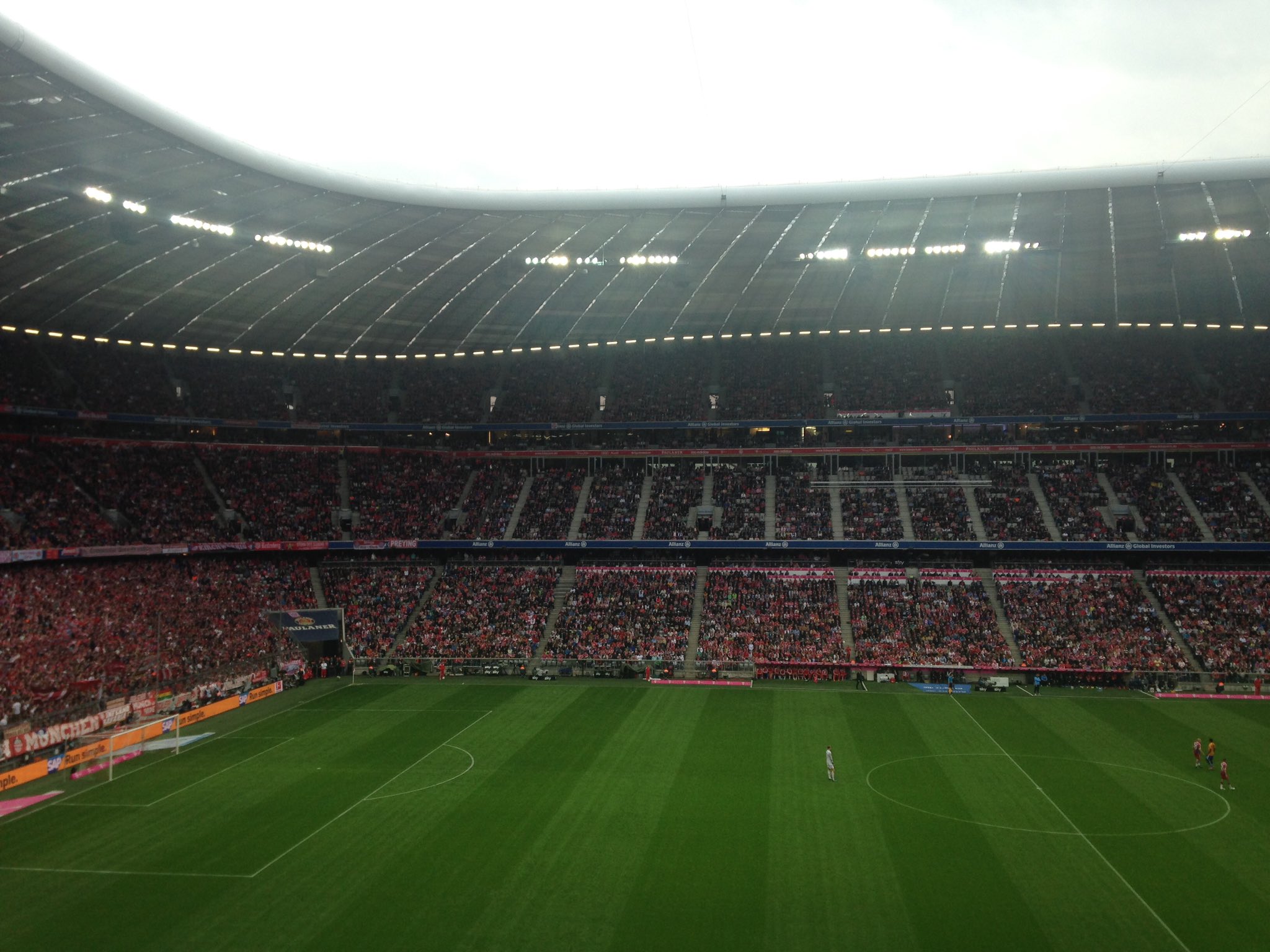 Throwback to when I went to a Bayern game and saw Manu doing his thing, HAPPY BIRTHDAY GOAT     