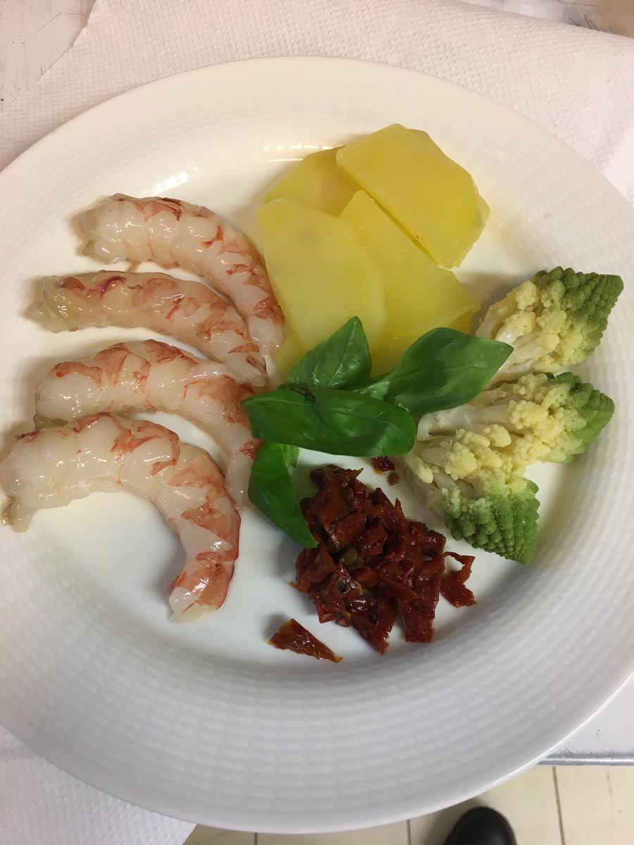 UnconvTour's tweet photo. RICETTA DI U_CHEF: CODE DI GAMBERONI CON BROCCOLO ROMANO IN CARTA FATA.
https://t.co/Bk2XDjdX8n
#ricette #cucina #Food #cibo #RicettaDelGiorno https://t.co/OjSuuENHVb