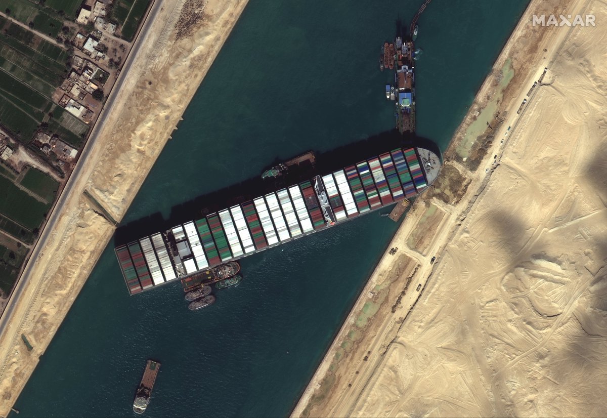 vantortech's tweet photo. March 27, 2021 #satellite imagery of the dredging operations that are underway to release the #EverGiven container ship that is still grounded in the #SuezCanal. https://t.co/qoDoOcOEkB