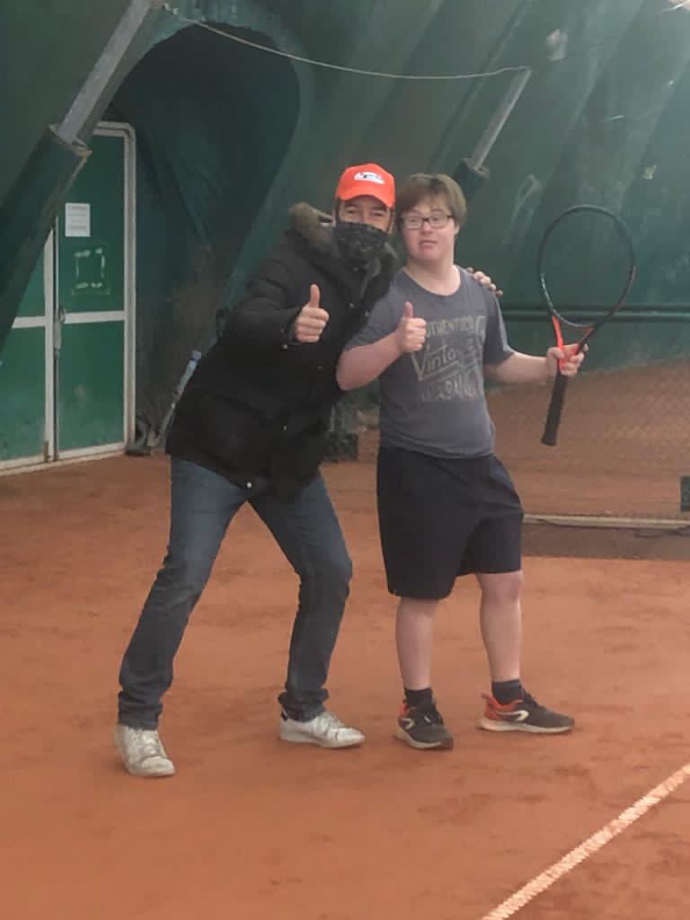 LeFaouYann's tweet photo. Il y a des matinées qui te remplissent de joie ! Quel bonheur d’accompagner nos jeunes sur leur 1er tournoi de #tennisadapté. Bravo à eux pour leur attitude top ds les matchs et bravo à leur coach Greg pr son travail 💪. @APSAPVP @OMS16e @FFTennis #handicapinvisible #trisomie21 https://t.co/nQfuAioPuA