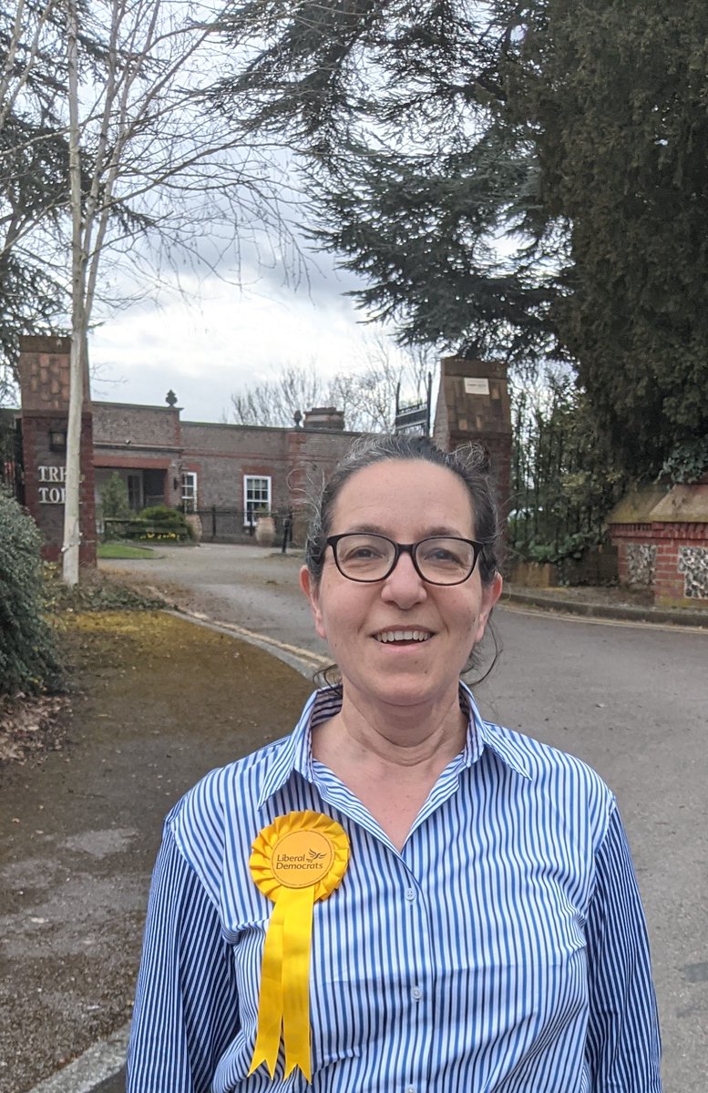JoRamsayLibDem's tweet photo. Nice to get out canvassing this afternoon and talk to residents. #ThamesWard https://t.co/afg0I3kkyA