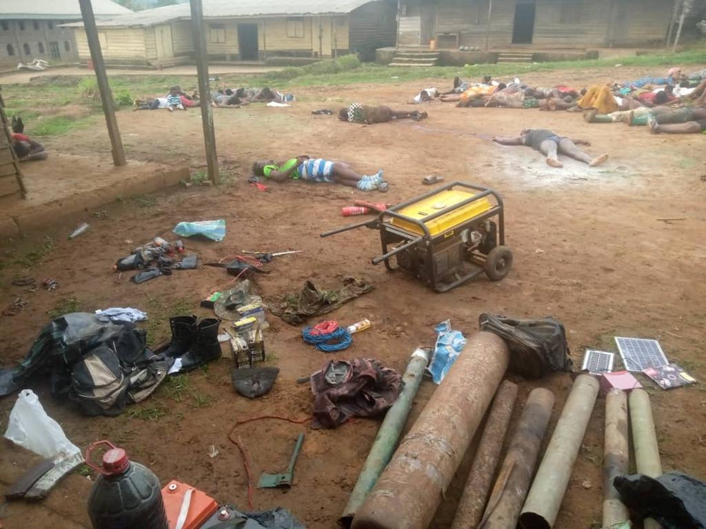 DiamondFabstar's tweet photo. This is a military that is suppose to protect it citizens but rather massacre them on daily, As usual the world will say they condem, why our people are gradually been eradicated from planet earth 
#Cameroon #MbongeMassacre #Justice @MarkBareta @Eugeneufoka @ChoAyaba https://t.co/4029W1nwVc