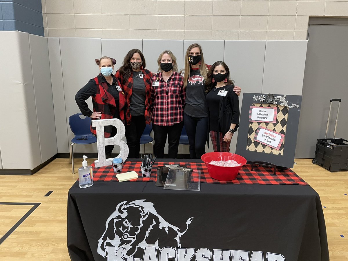 jenny_mcgown's tweet photo. Grateful for all of our outstanding students &amp; leaders who are at our @KleinISD Job Fair this morning personally welcoming hundreds of educators who want to join our awesome #KleinFamily! 🎉 TY to our amazing @HRKleinISD Team for all of your hard work &amp; love for our people! ❤️ https://t.co/QIr7QZ6Mg2