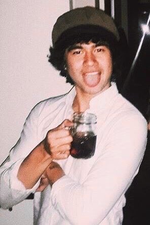 morecakepIs's tweet image. why do i feel like calum today ? 🌸🖤

#1YearOfCALM PROUD OF 5SOS #StreamCALM @5SOS