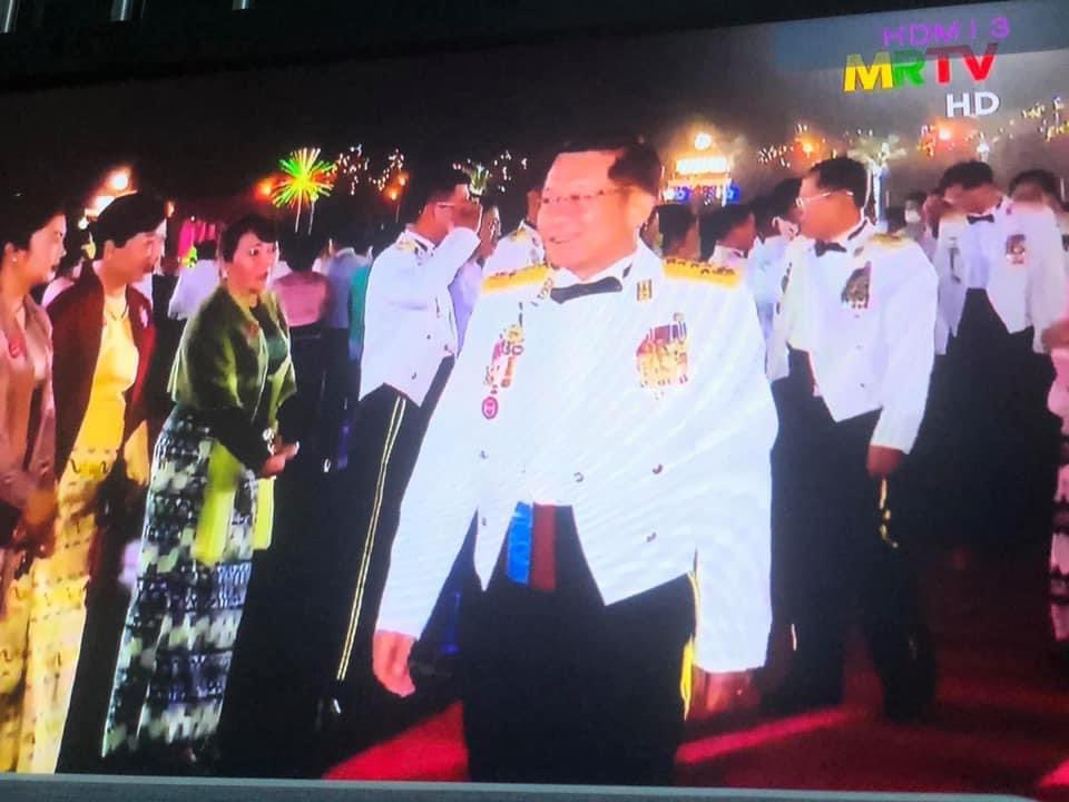 poppymcp's tweet photo. #Myanmar army chief Min Aung Hlaing attended a dinner for the junta's Armed Forces Day tonight, as his fighter jets bombed an ethnic Karen area, forcing villagers to flee - several are reported killed.

#WhatIsHappeningInMyanmar https://t.co/IgfWjQ1RBZ