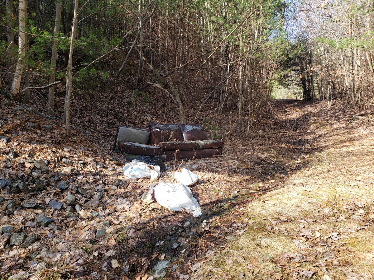 At least 10 volunteers from Keep Fitchburg Beautiful cleaned up Rindge Rd and John Fitch Highway this morning 🌄 👍 The street is looking so pleasant now 😀