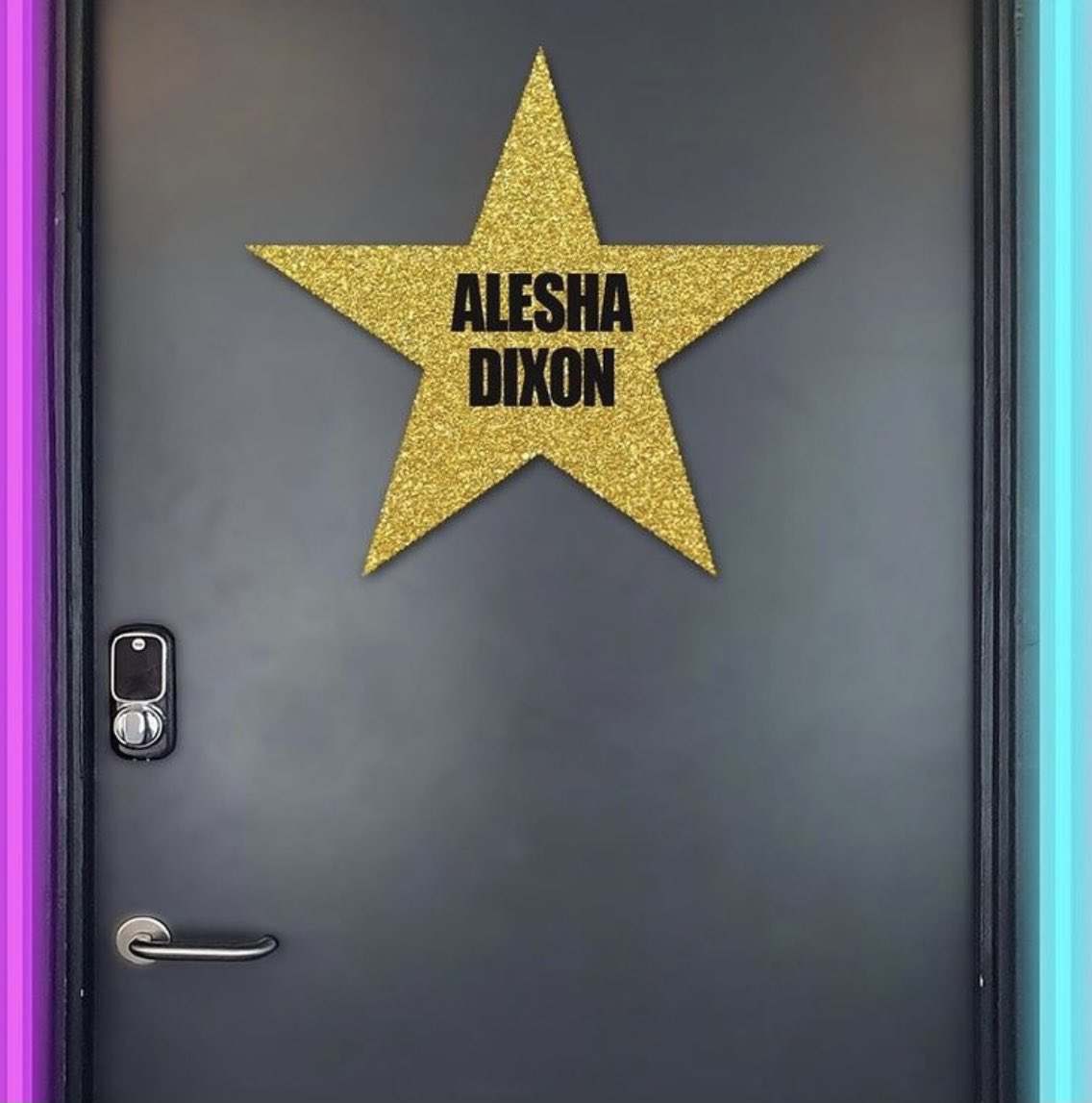 Aleshadfans's tweet photo. Alesha is on tonight’s ant and Dec Saturday night takeaway at 7pm itv1 ❤️❤️👸🏽👸🏽🙌🏻🙌🏻 https://t.co/a3kSWBNkMt