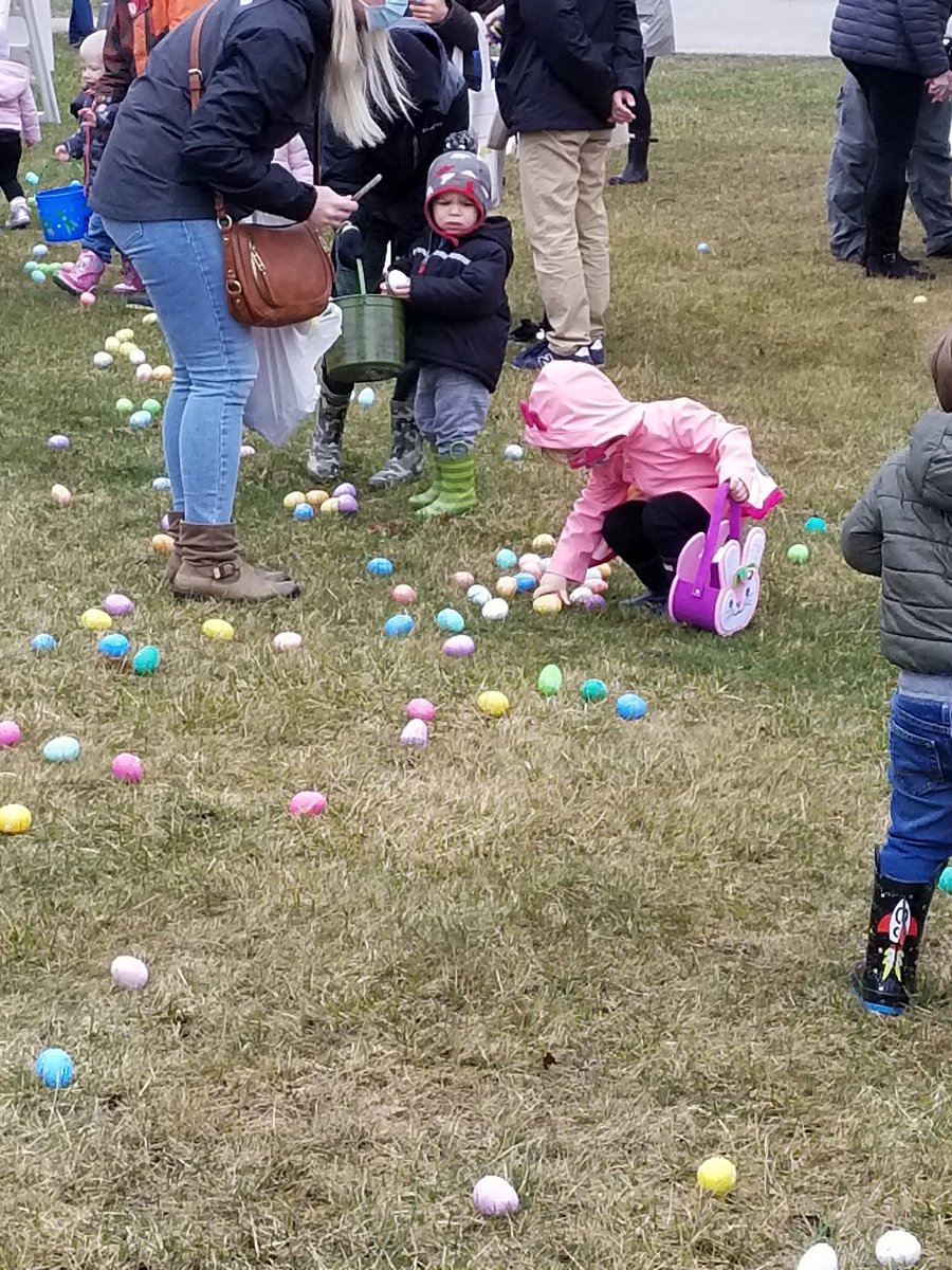 NBJrWomansClub's tweet photo. We had a great time at the Egg Hunt this morning. Thank you for your generosity to the food pantry. Thanks to our sponsor Lifetime Realty Group and @NewBerlinPolice https://t.co/KBBcw8WnNx