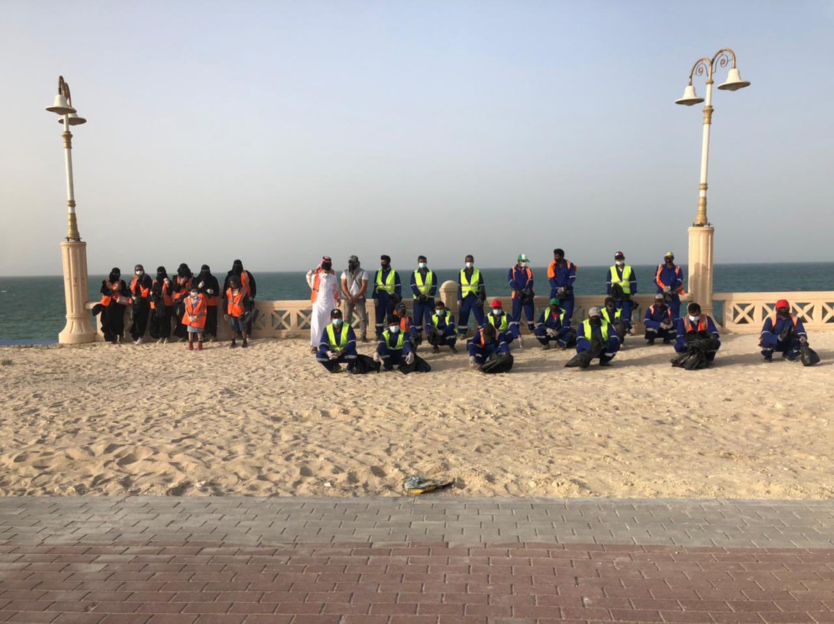 kfj_team's tweet photo. مشاركة متطوعات فريق الخفجي التطوعي بالتعاون مع #أمانة_المنطقة_الشرقية للشهر الثالث من حملة #الشرقية_نظيفة تحت شعار #شيل_كيستك_ونظف_ديرتك 👏🏻
كل الشكر للجهود المبذولة ولأصغر متطوعه معنا "جوانا القيسي"😍🌷 https://t.co/cD4VfhxPZ4