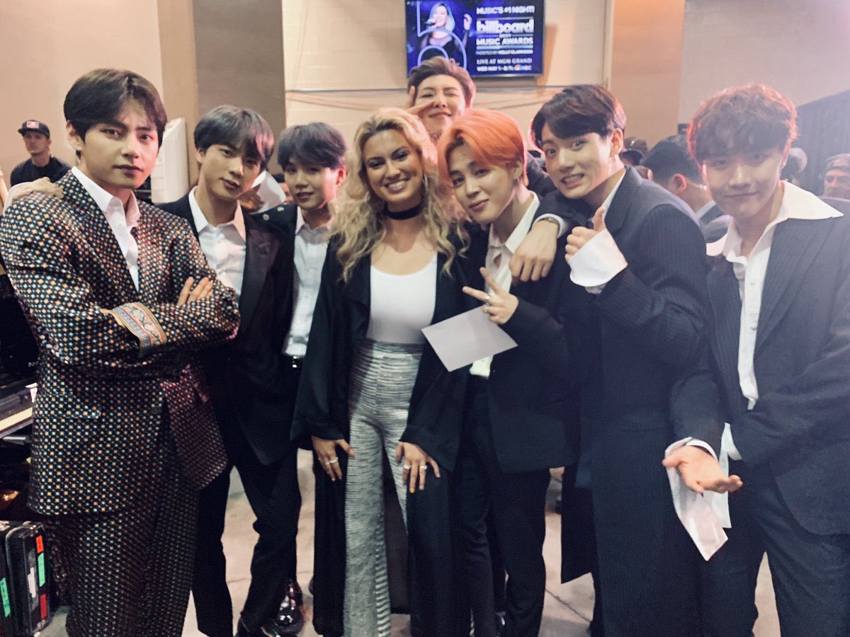 jungkook best tori kelly fanboy https://t.co/Y9QQQ0dIi6