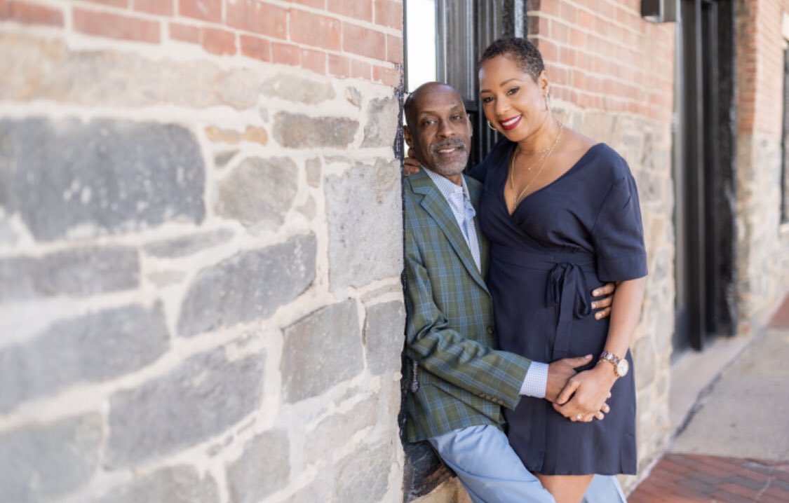 I gifted my parents a photoshoot session with <a href="/RheaWhitney_/">Rhea Rhea</a> and look at them 😭🥺