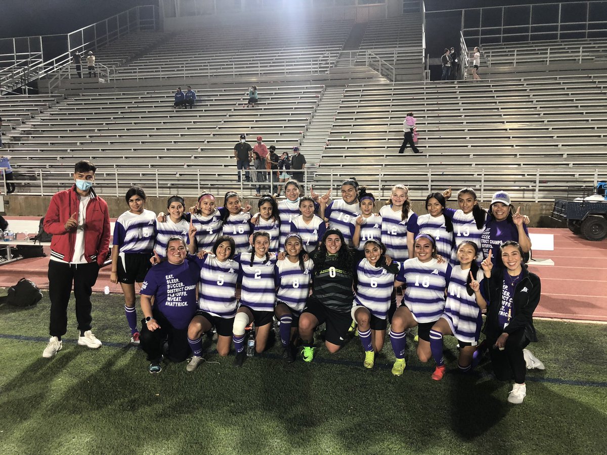 SoccerBison_Me's tweet photo. Bi-District Champs :) @Sunset_Bison @SunsetAthletics @dallasathletics https://t.co/Q4Ovtkw603