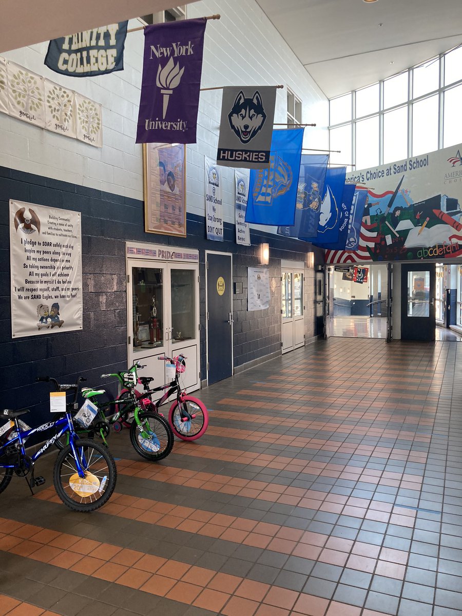 sandhartford's tweet photo. RTL 2021 @HPSchools -we are ready and can’t wait to see additional students on Monday! #letsgo #opportunity #SANDStrong #buildingcommunity @teachmsshears @dannicelli10 @DeniceG84 @AJRamirezLMSW @got_gomez @moquete_narciso https://t.co/pMgauHi5wr
