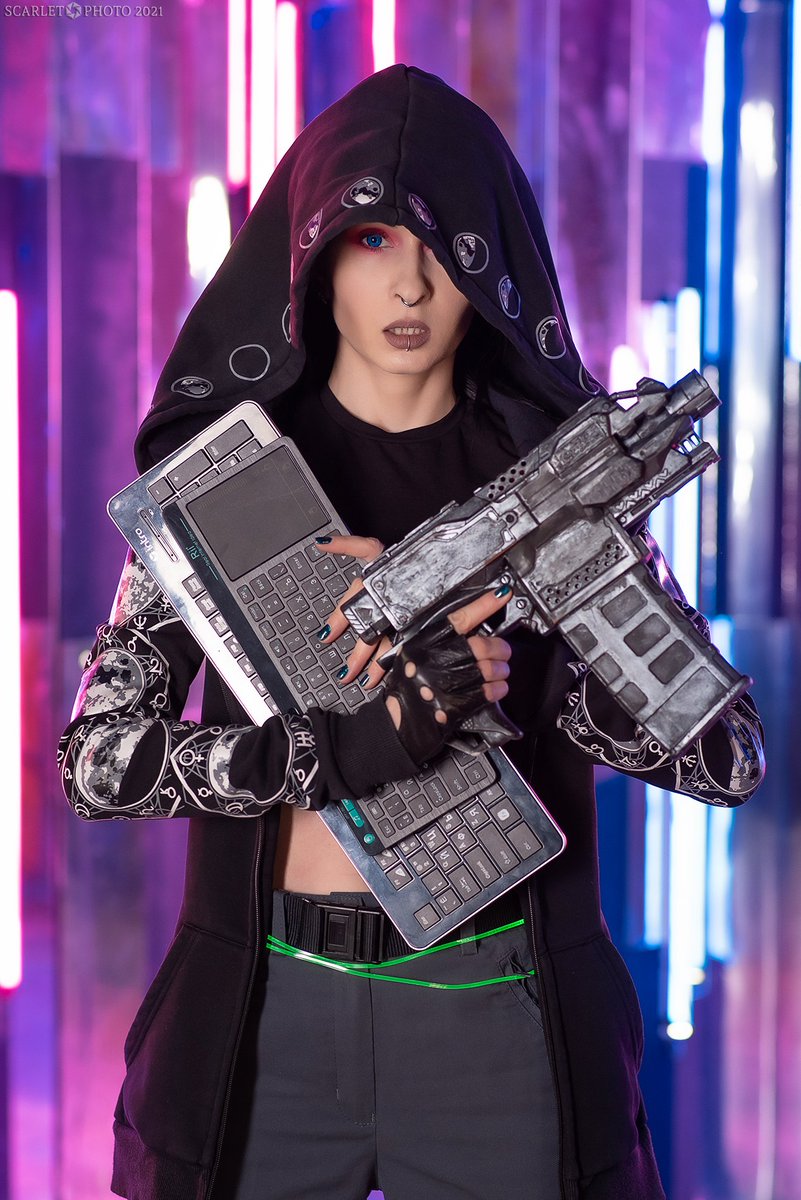 Ashiel_Neronamyde on X: #ashielneronamyde #shadowrun #shadowrunners #elf  #cosplay #cosplayergirl #cosplayer #Cyberpunk #decker #hacker   / X