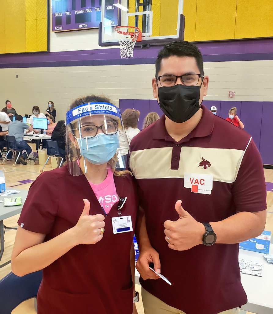 RMArredondo_3's tweet photo. Each morning, #DawsonShines parent & @MartinMS_CCTX RN, Mrs. Haigood, walks her boys up to school. They receive warm hugs & I receive a wave👋! Today, I receive PROTECTION - 2nd dose!💪 Thank you nurse! So grateful for #TeamCCISD's efforts to keep educators safe!
#CCISDProud 🙏 https://t.co/NoUOrg8vNH