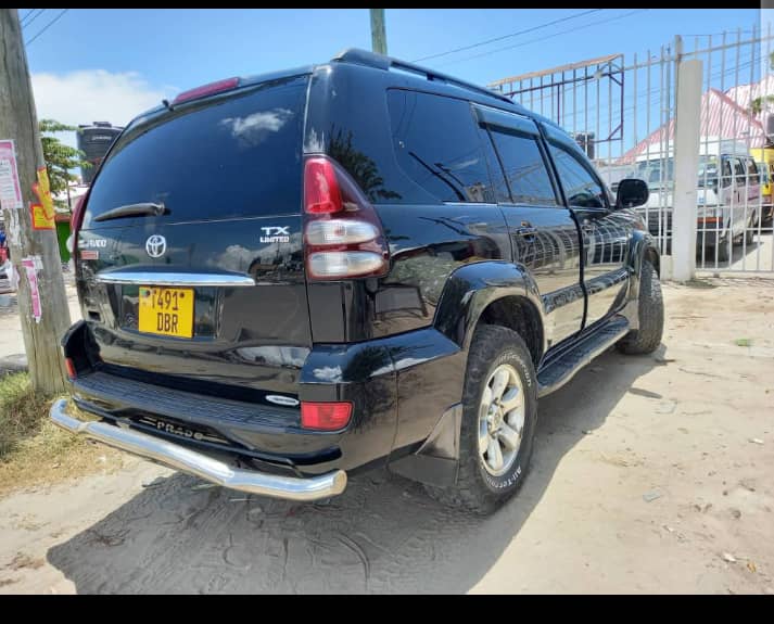 Muddy95086567's tweet photo. TOYOTA LAND CRUISER PRADO TX 
ENGINE-2TR. 
FUEL-PETROL. 
GEAR-AUTO. 
FULL AC. 
FULL DOCUMENTS. 
PRICE-32 MILLION 
LOCATION-DAR 
KARIBUNI. 🇹🇿🦁
Call 0763 503 405 https://t.co/Xd0ahcYaeb
