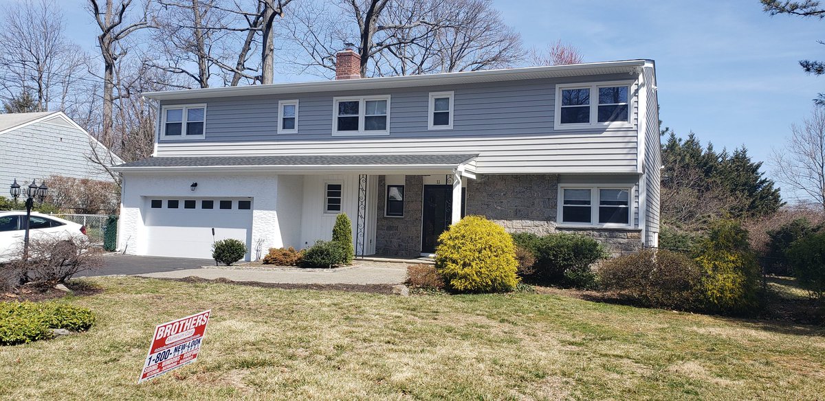 BrosAlum's tweet photo. @Alside @gafroofing #prodigy #vinylsiding #goldenpledge #roof #newrochelle #westchester #newyork supervised by @tedb75 https://t.co/d0HO0hNP5S