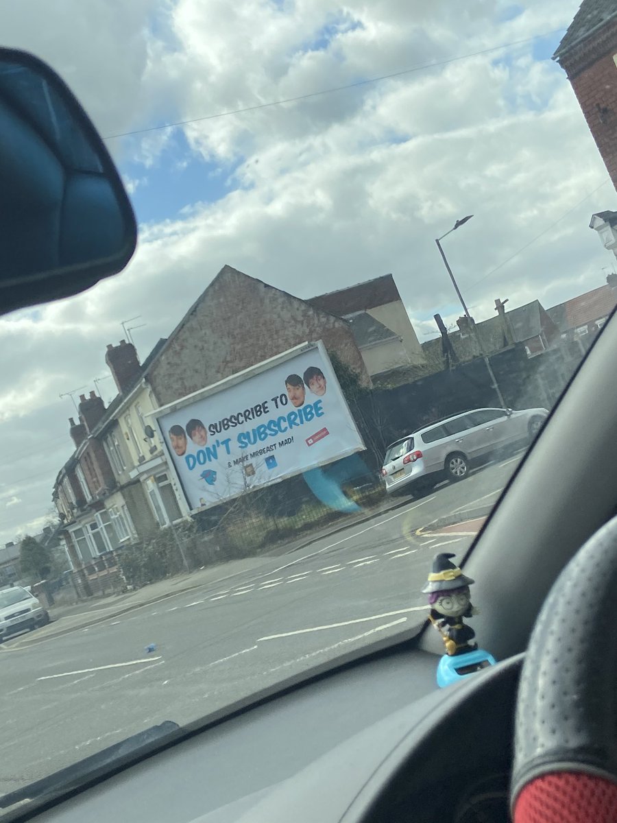 AnonymousFut3's tweet photo. @JackMasseyWelsh just picking my girlfriend up from work... wonder how this got here. https://t.co/9uw9GDUhZB